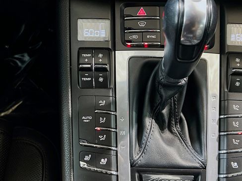 Used 2018 Porsche Macan image 12