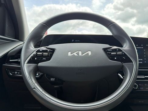Used 2023 Kia Niro EX FWD image 23