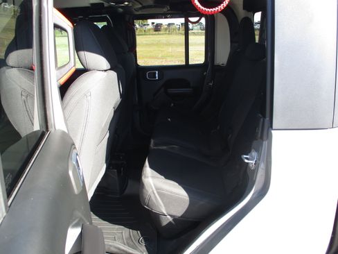 Used 2020 Jeep Gladiator Sport w/ Quick Order Package 24S image 11