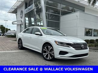 Certified 2021 Volkswagen Passat 2.0T SE image 1