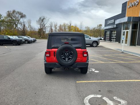 Used 2018 Jeep Wrangler Unlimited Sport image 12