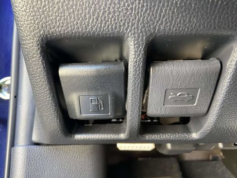 Used 2023 Toyota RAV4 Limited FWD image 33