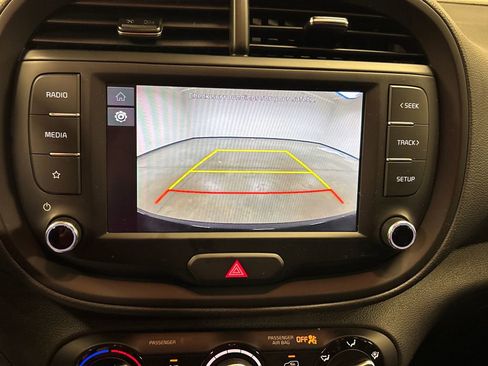 Used 2025 Kia Soul LX w/ LX Technology Package FWD image 38
