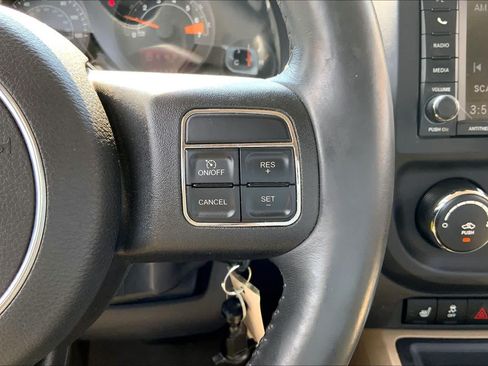 Used 2014 Jeep Patriot Latitude FWD image 25