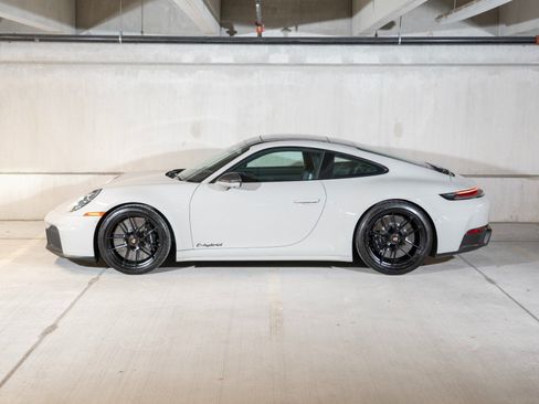 Certified 2025 Porsche 911 Carrera GTS RWD image 2