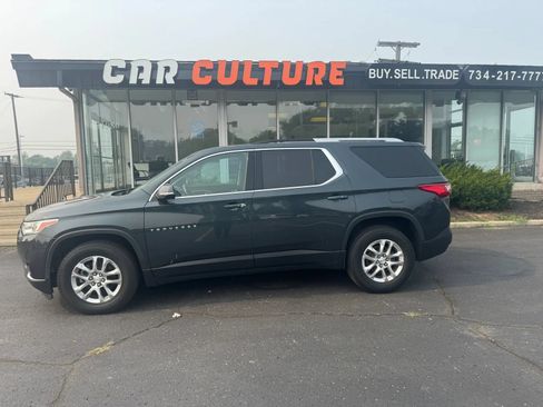 Used 2018 Chevrolet Traverse LT FWD image 2