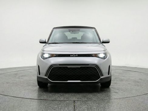 Used 2025 Kia Soul LX w/ LX Technology Package FWD image 2