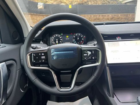 Used 2025 Land Rover Discovery Sport S image 10