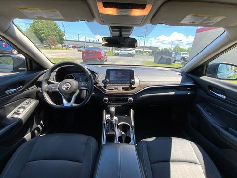 Used 2024 Nissan Altima 2.5 SV FWD image 30