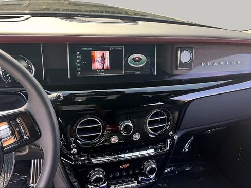 Used 2024 Rolls-Royce Phantom Sedan RWD image 7