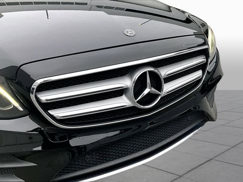 Used 2018 Mercedes-Benz E 400 4MATIC Sedan image 30