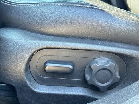 Used 2015 Ford Taurus SEL w/ Equipment Group 201A FWD image 19
