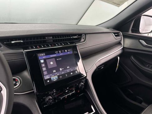 New 2025 Jeep Grand Cherokee L Laredo image 29