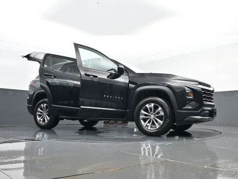 Used 2025 Chevrolet Equinox LT AWD/4WD image 34