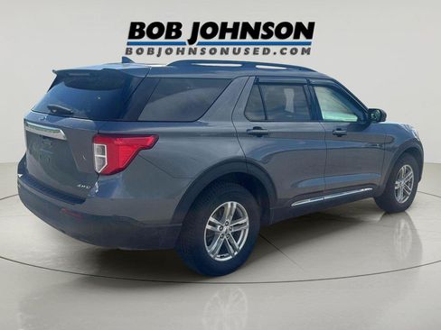 Used 2024 Ford Explorer XLT AWD/4WD image 3