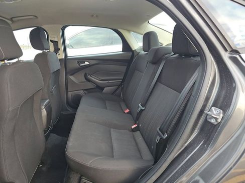 Used 2018 Ford Focus SE FWD image 8
