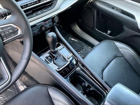 Used 2025 Jeep Compass Limited AWD/4WD image 19