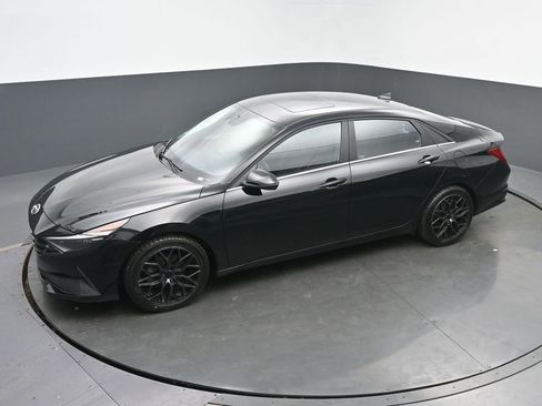 Used 2023 Hyundai Elantra Limited image 39