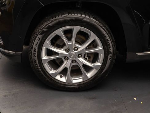 Used 2020 Jeep Grand Cherokee Summit AWD/4WD image 46
