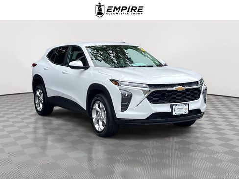 Used 2024 Chevrolet Trax LS w/ LS Convenience Package FWD image 1