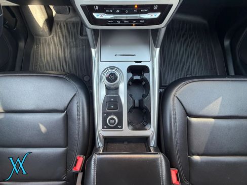 Used 2020 Ford Explorer XLT w/ Equipment Group 202A AWD/4WD image 28