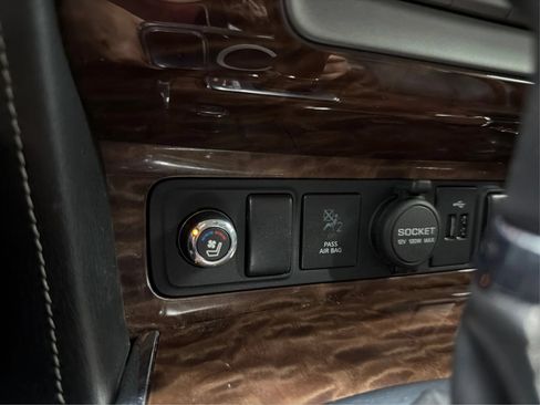 Used 2019 Nissan Armada Platinum w/ Captain's Chairs Package RWD image 23