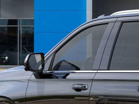 New 2025 Chevrolet Suburban Premier AWD/4WD image 12