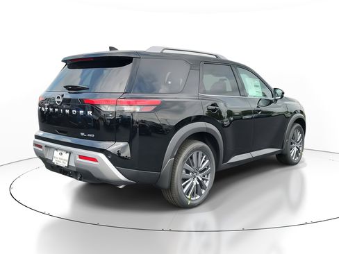 Used 2025 Nissan Pathfinder SL w/ SL Premium Package image 4