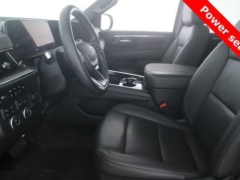 Used 2025 Chevrolet Tahoe Z71 w/ Z71 Off-Road Package AWD/4WD image 16