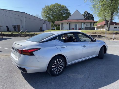 Used 2025 Nissan Altima 2.5 SV image 5