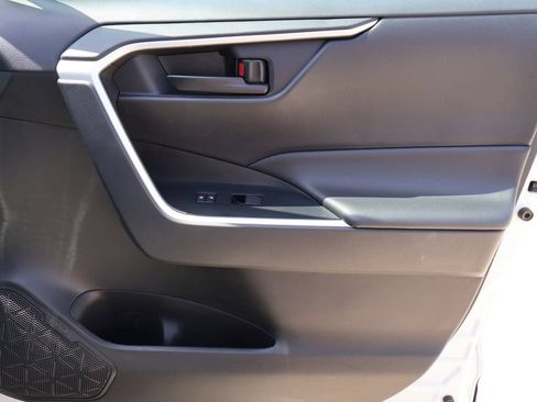 Used 2025 Toyota RAV4 LE FWD image 7