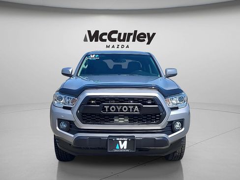Used 2021 Toyota Tacoma SR5 AWD/4WD image 2