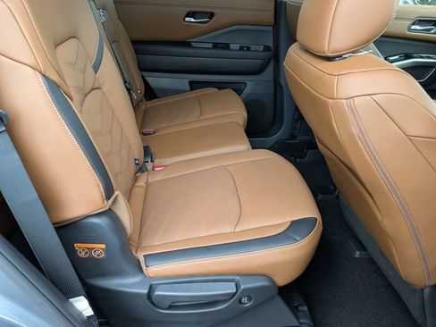 New 2025 Nissan Pathfinder Platinum image 33