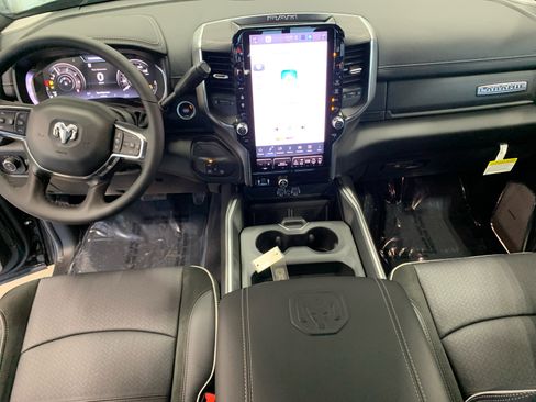 New 2026 RAM 2500 Laramie AWD/4WD image 13