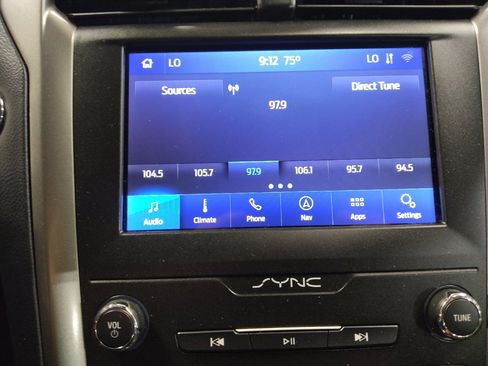 Used 2020 Ford Fusion SE FWD image 25