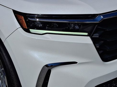 Used 2025 Honda Pilot EX-L image 9