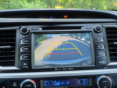 Used 2017 Toyota Highlander Limited AWD/4WD image 31