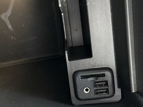 Used 2015 Chevrolet Suburban LT image 34