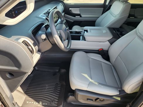 New 2026 Ford Expedition Active RWD image 10
