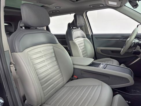 Used 2024 Kia EV9 Land image 40