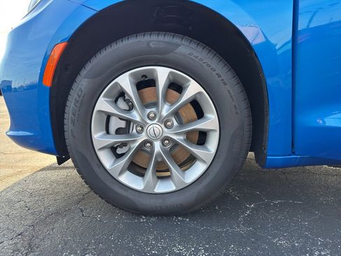 New 2026 Chrysler Pacifica Select AWD/4WD image 18