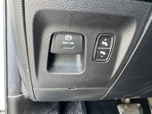 Used 2025 RAM 1500 Laramie AWD/4WD image 11