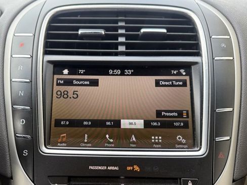 Used 2019 Lincoln Nautilus Reserve image 11