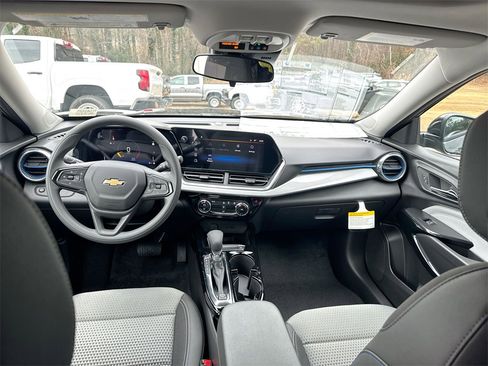 New 2026 Chevrolet Trax LT w/ Sunroof Package image 30