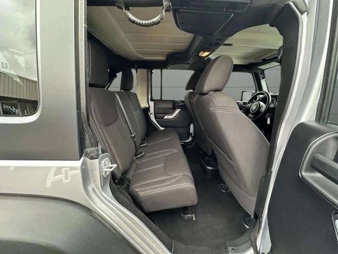 Used 2015 Jeep Wrangler Unlimited Rubicon w/ Dual Top Group image 40