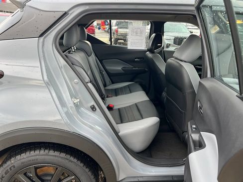 Used 2024 Nissan Kicks SR w/ SR Premium Package FWD image 19