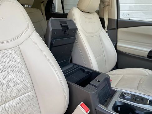 Used 2023 Ford Explorer Platinum w/ Technology Package AWD/4WD image 46