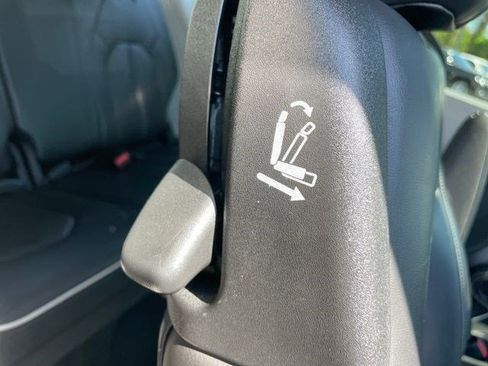 Certified 2023 Chrysler Pacifica Limited FWD image 18