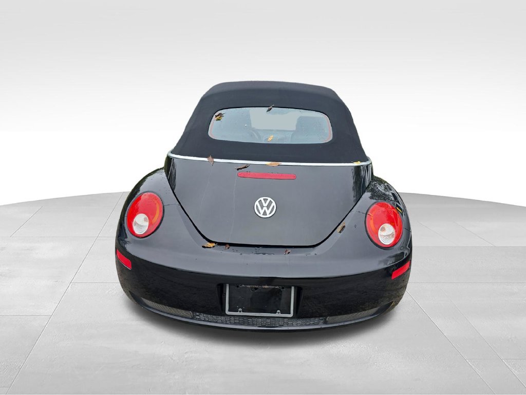 Used 2008 Volkswagen Beetle SE FWD image 4