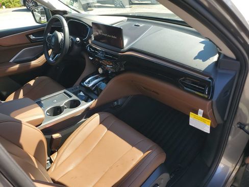 Certified 2026 Acura MDX w/ Technology Package FWD image 4